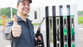 Владельцев АЗС просят обосновать рост цен на топливо